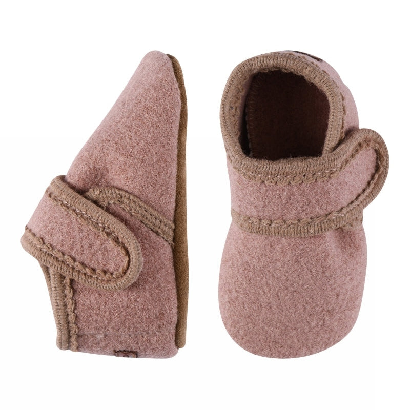 Wool slippers with velcro