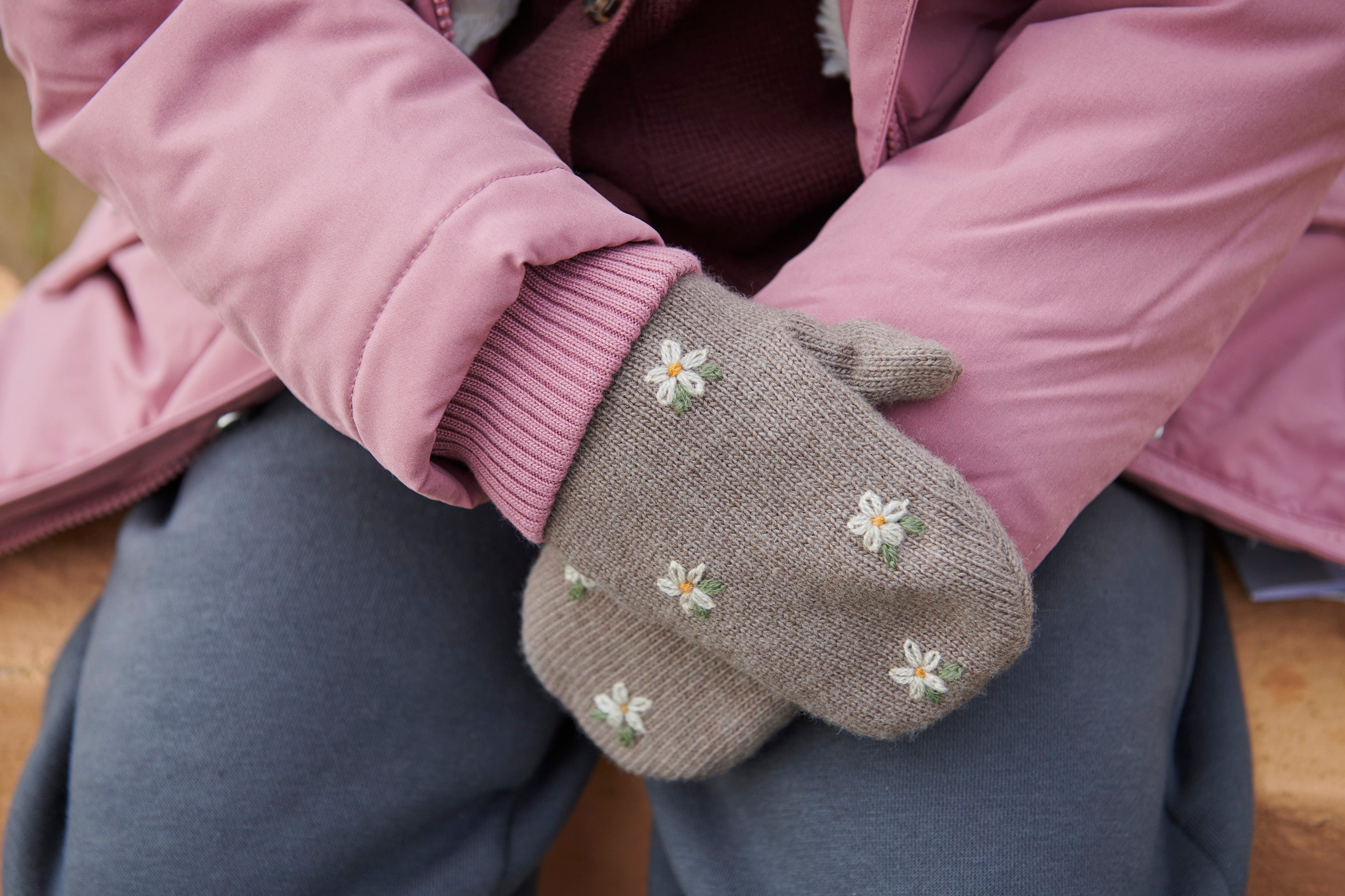 Helsinki floral mittens