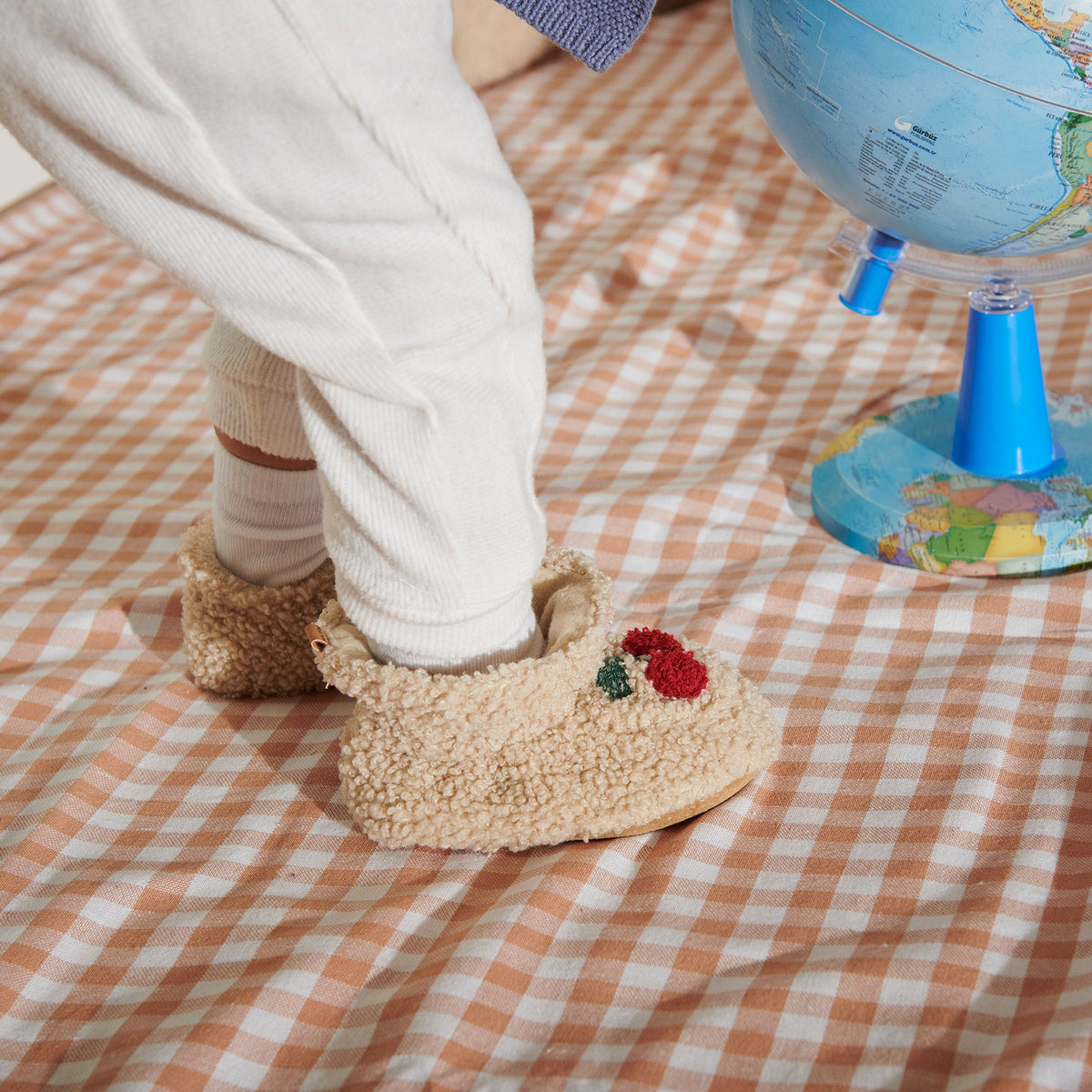 Cherry textile slippers