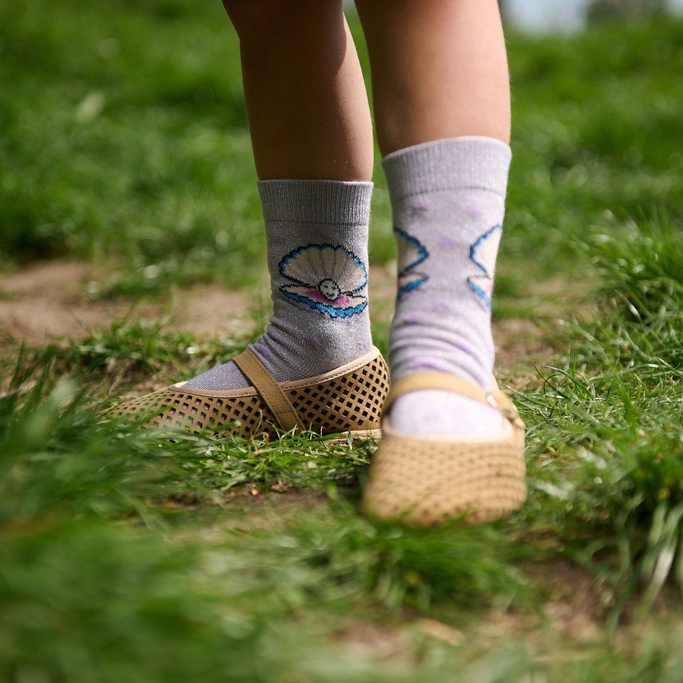 Shell glitter socks