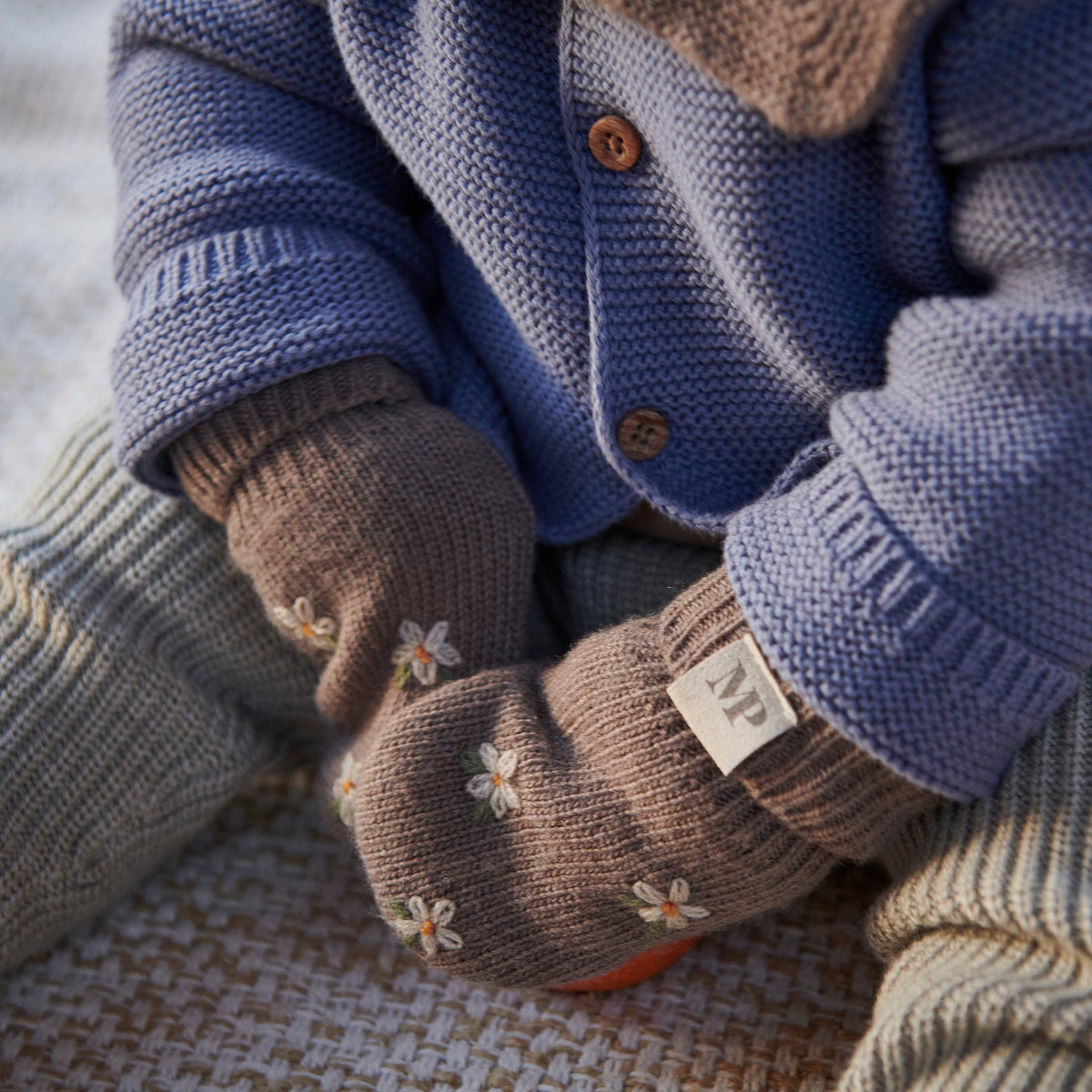 Helsinki floral mittens